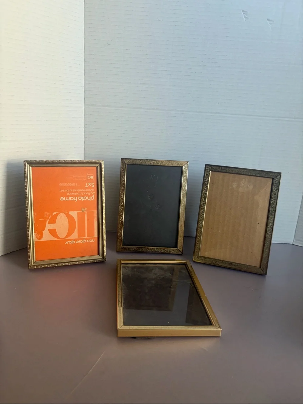 Vintage-Style Gold Photo Frame - Classic Home Accent
